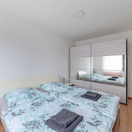 Schoene, Moeblierte Wohnung Mit Balkon Und Tiefgarage Dusseldorf Ngoại thất bức ảnh