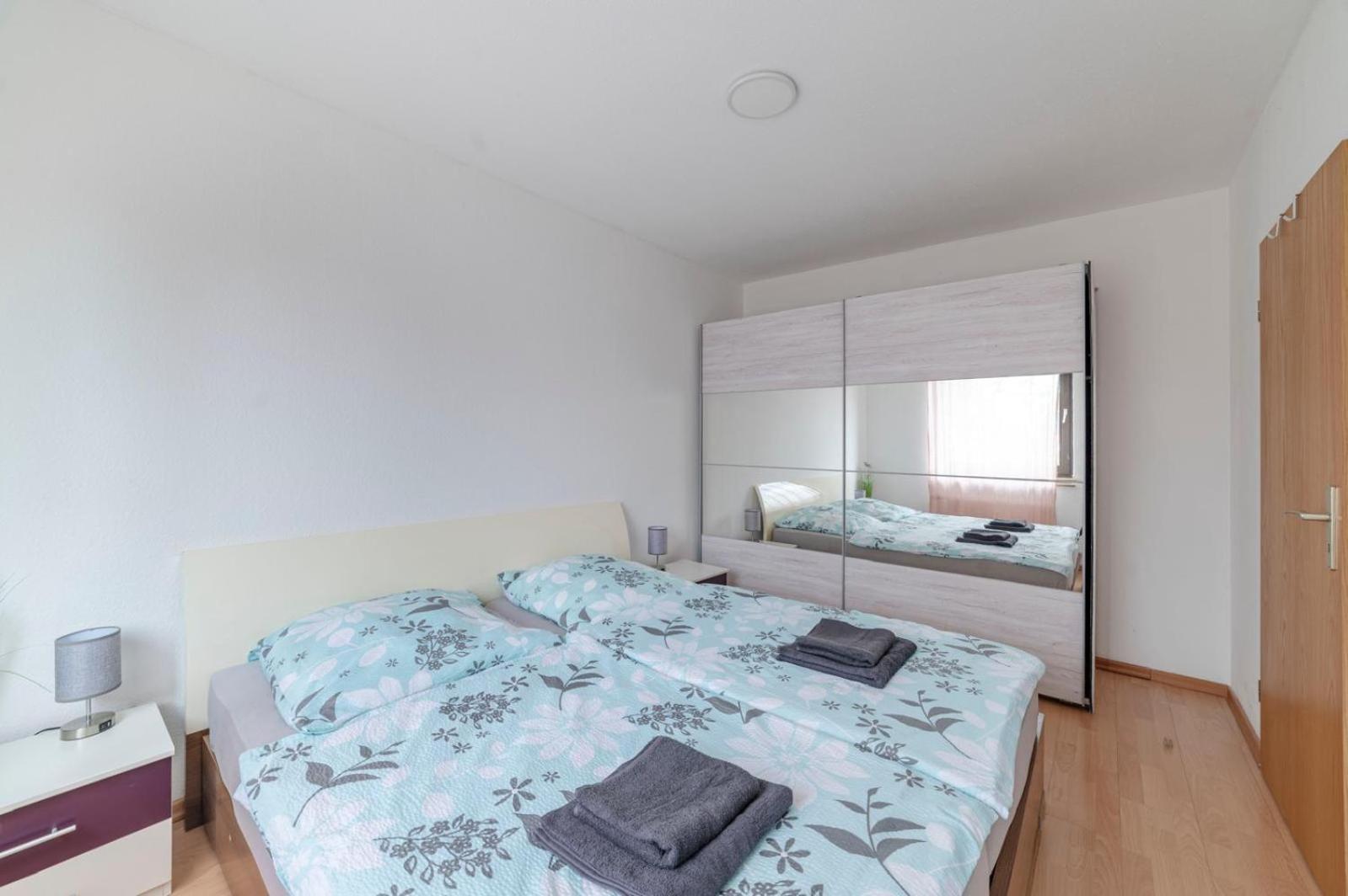 Schoene, Moeblierte Wohnung Mit Balkon Und Tiefgarage Dusseldorf Ngoại thất bức ảnh