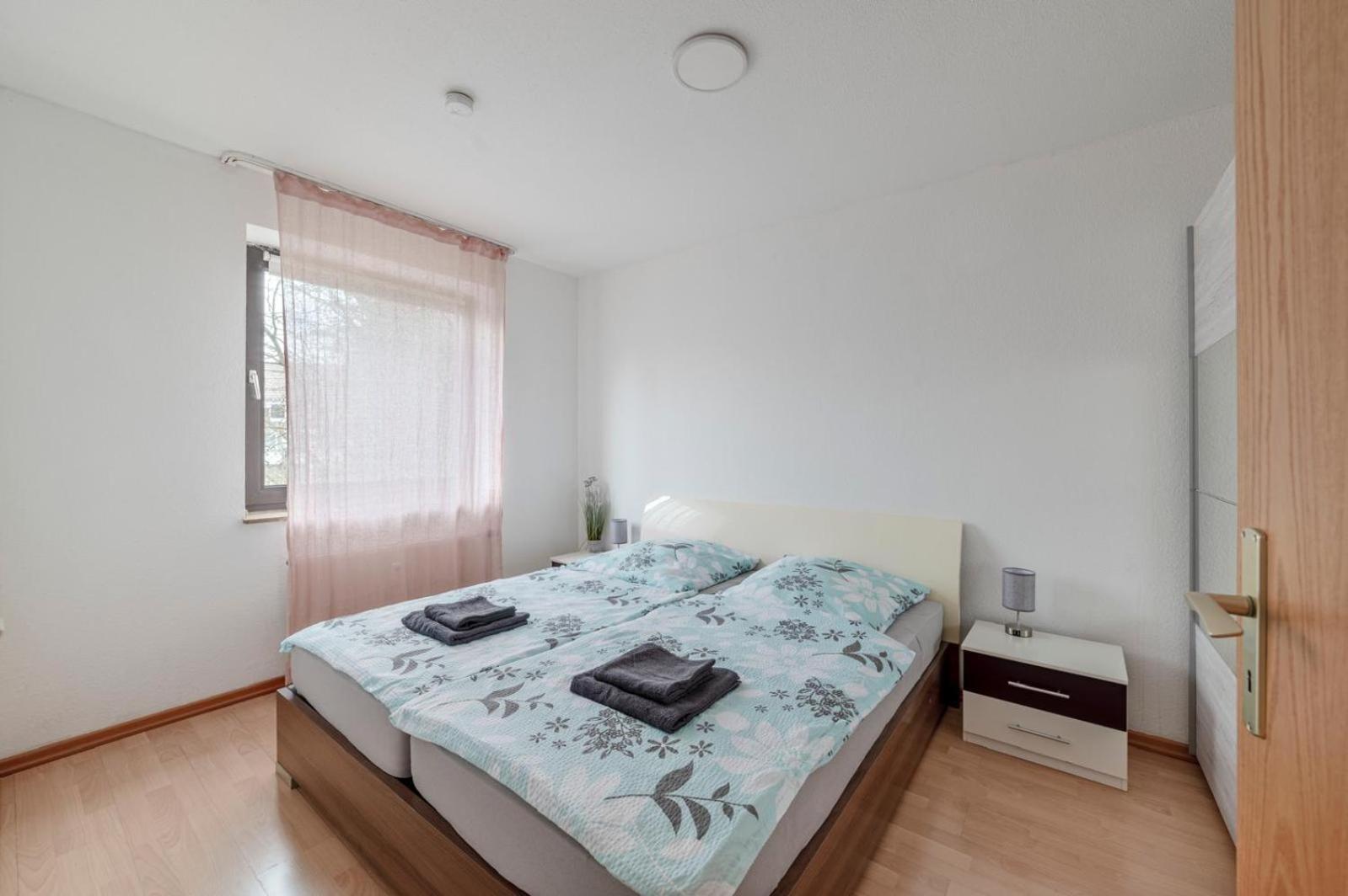 Schoene, Moeblierte Wohnung Mit Balkon Und Tiefgarage Dusseldorf Ngoại thất bức ảnh