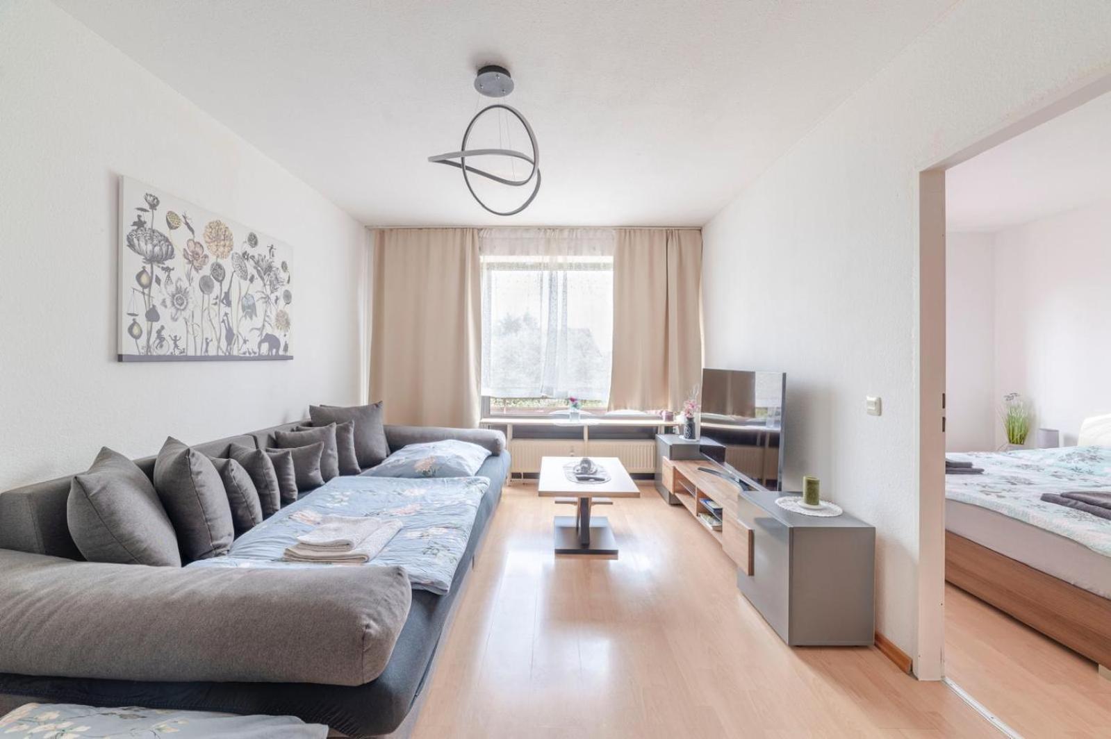 Schoene, Moeblierte Wohnung Mit Balkon Und Tiefgarage Dusseldorf Ngoại thất bức ảnh