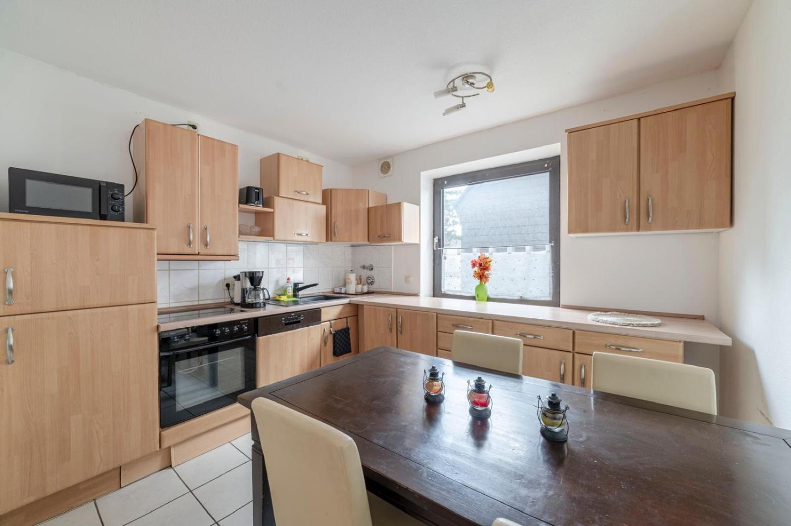 Schoene, Moeblierte Wohnung Mit Balkon Und Tiefgarage Dusseldorf Ngoại thất bức ảnh
