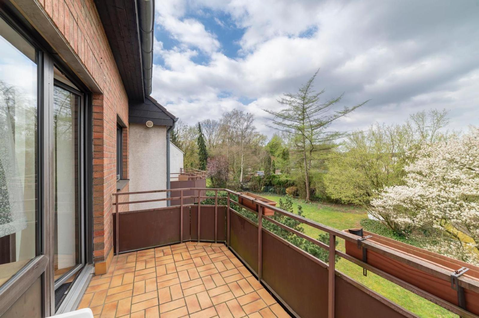 Schoene, Moeblierte Wohnung Mit Balkon Und Tiefgarage Dusseldorf Ngoại thất bức ảnh